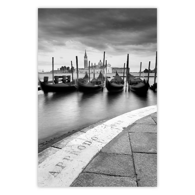 Poster Boats in Venice - black and white riverscape with view of the river and gondolas