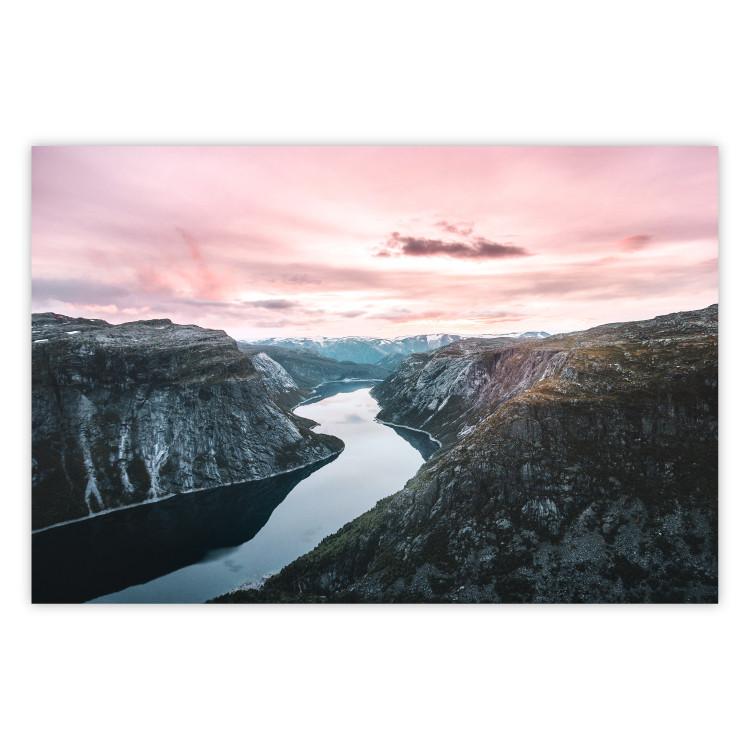 Poster Lake Ringedalsvatnet - majestic landscape of mountains and pink sky