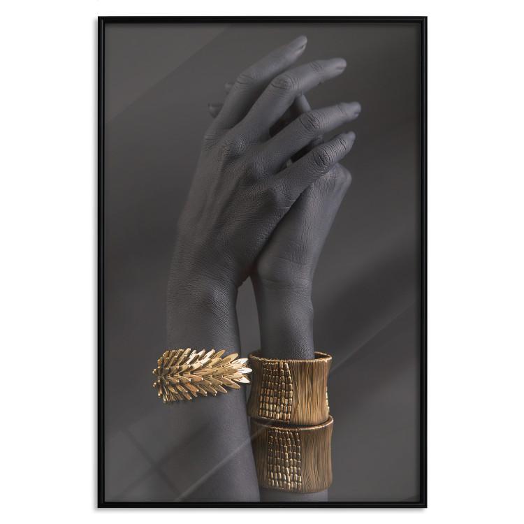Poster Exotic Duet - black hands with golden accents on a dark background