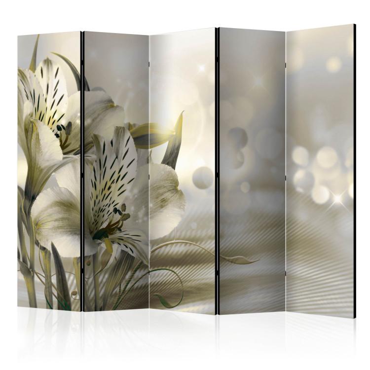 Room Divider Green Dawn II (5-piece) - simple composition in lily flowers