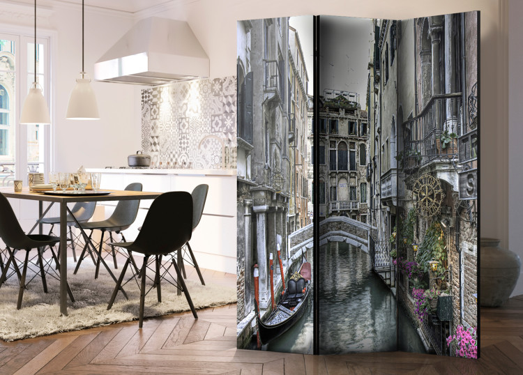 Room Divider Romantic Venice - brick architecture of a city lying on water 95270 additionalImage 2