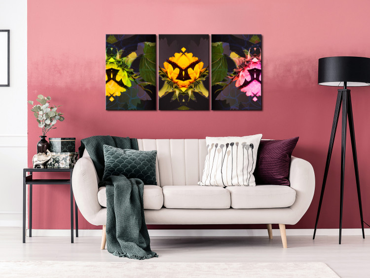 Canvas Print Sunflowers fragments triptych - flowers in kaleidoscopic reflection 124411 additionalImage 3