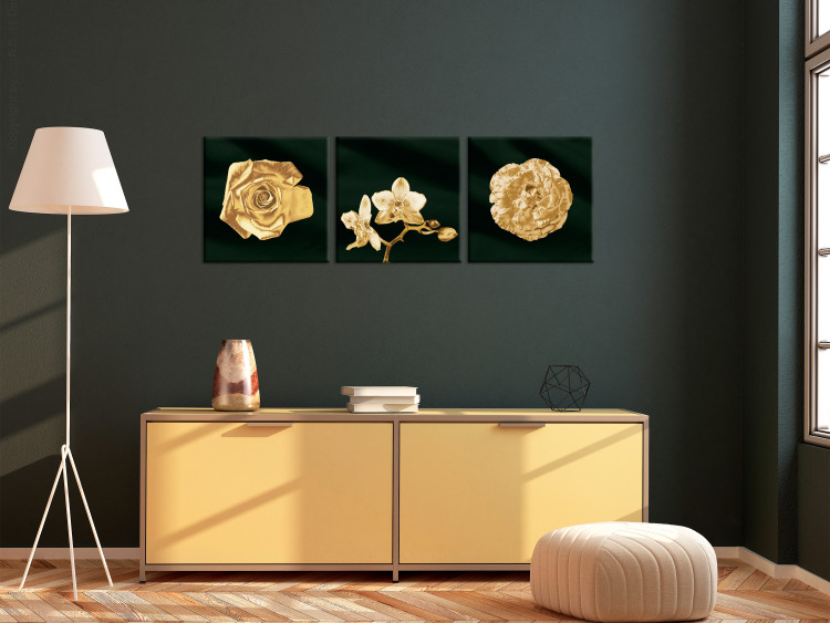 Canvas Flowers drenched in gold - a glamour style triptych with plant motifs 132141 additionalImage 3