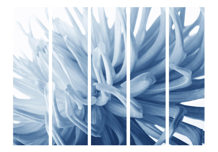 Room Divider Flower - Blue Dahlia II - creative blue plant on a light background 134051 additionalImage 3