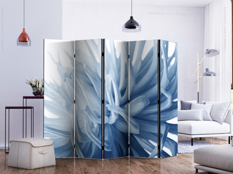 Room Divider Flower - Blue Dahlia II - creative blue plant on a light background 134051 additionalImage 2