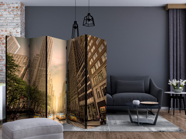 Folding Screen In the Shadow of Skyscrapers II - yellow taxis and city architecture of New York 133791 additionalImage 4