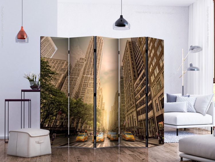 Folding Screen In the Shadow of Skyscrapers II - yellow taxis and city architecture of New York 133791 additionalImage 2