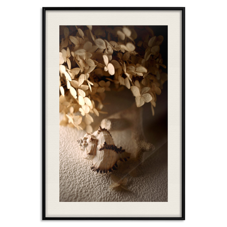 Poster Rustling Shell - flowers and seashell on the beach in brown colors 131782 additionalImage 19