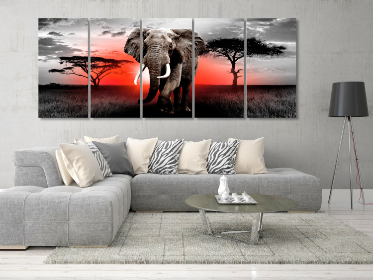 Canvas Art Print Sunset Over the Savanna (5-piece) - Elephant Against an African Sunset 98633 additionalImage 3