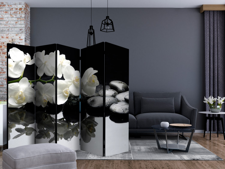 Folding Screen Stones and Orchid II (5-piece) - white flowers on a black background 124253 additionalImage 4