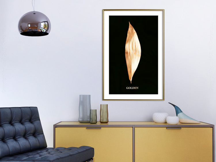Poster Modest Elegance - plant composition of a golden leaf on a black background 130524 additionalImage 15