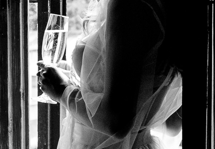 Canvas Print Woman with champagne - black and white photo with woman silhouette 132264 additionalImage 5