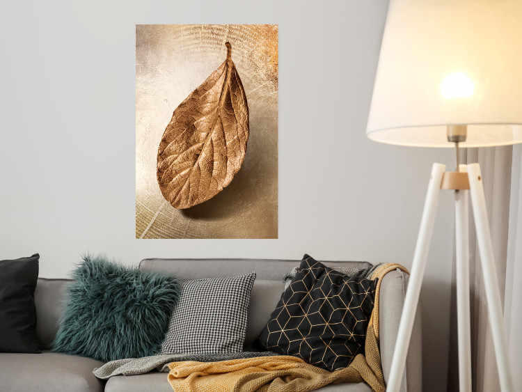 Poster Golden Lightness - golden leaf with distinct texture on a beige background 127394 additionalImage 2
