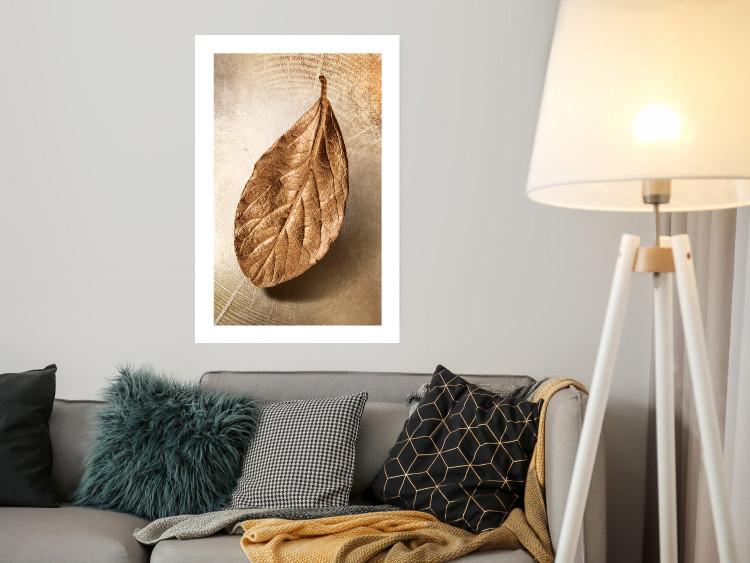 Poster Golden Lightness - golden leaf with distinct texture on a beige background 127394 additionalImage 3
