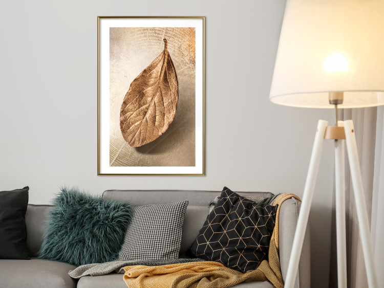 Poster Golden Lightness - golden leaf with distinct texture on a beige background 127394 additionalImage 13