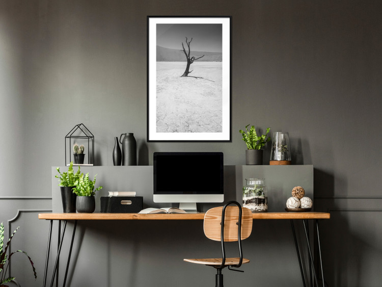 Poster Tree in the Desert - black and white landscape of leafless plant on sand 116505 additionalImage 4