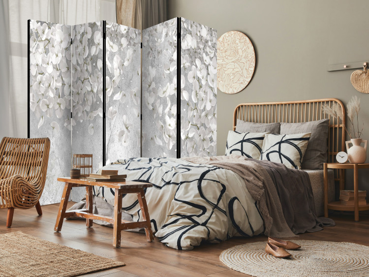 Folding Screen Floral Clouds II (5-piece) - Delicate flowers on a concrete background 138515 additionalImage 4