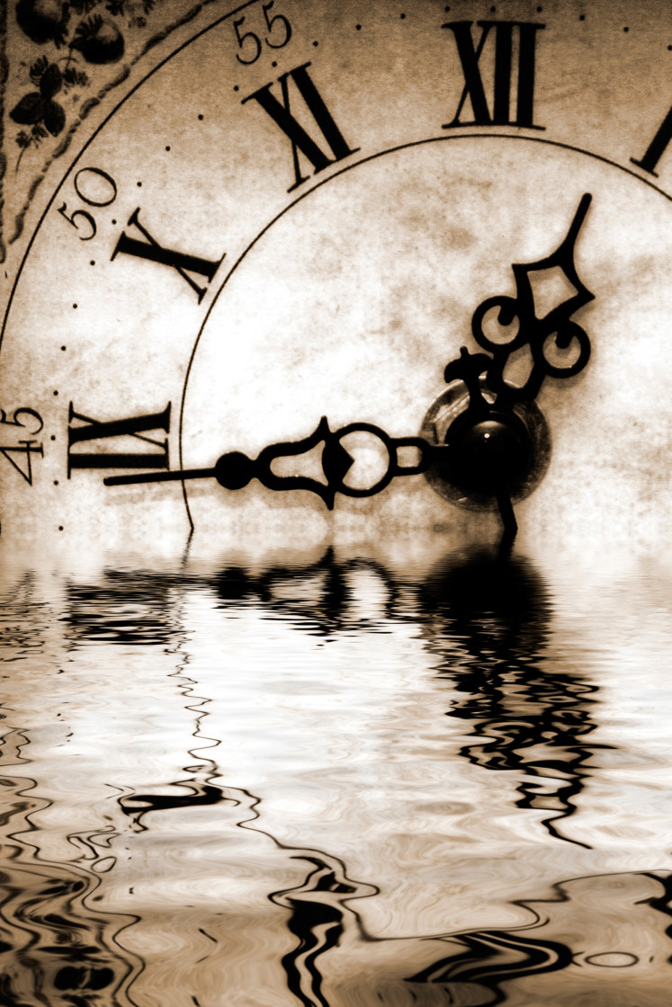 Photo Wallpaper Time Flows - Black and white retro-style clock submerged in water 61085