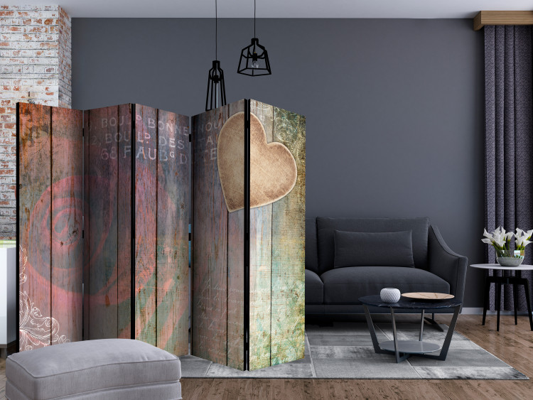 Room Divider Sculpted Memory II (5-piece) - heart and rose against a backdrop of planks 133016 additionalImage 4