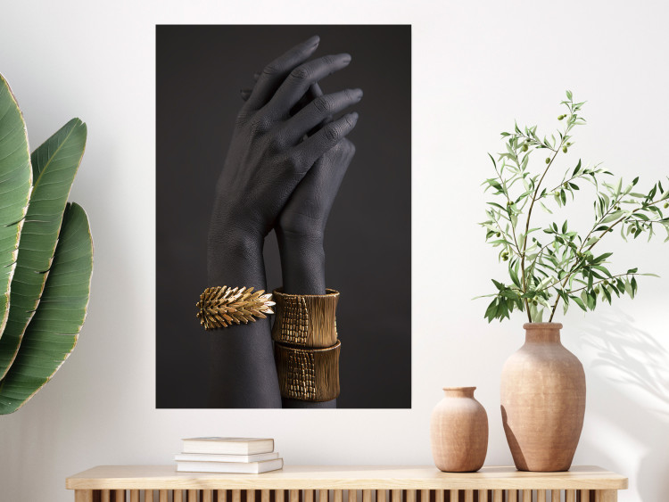 Poster Exotic Duet - black hands with golden accents on a dark background 130456 additionalImage 4
