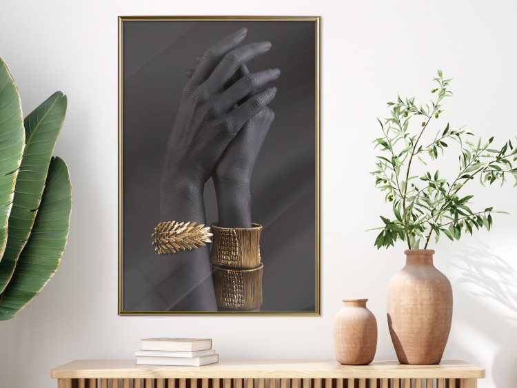 Poster Exotic Duet - black hands with golden accents on a dark background 130456 additionalImage 7