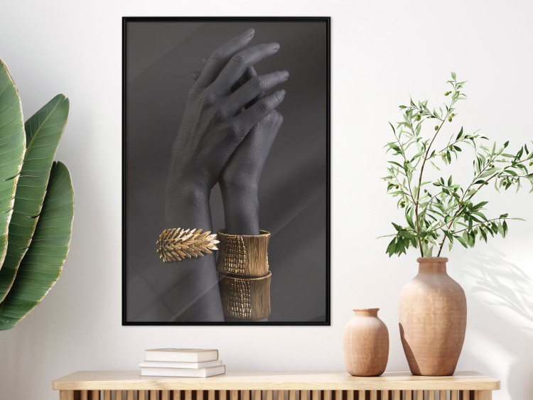 Poster Exotic Duet - black hands with golden accents on a dark background 130456 additionalImage 6