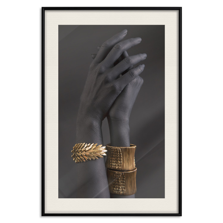 Poster Exotic Duet - black hands with golden accents on a dark background 130456 additionalImage 19