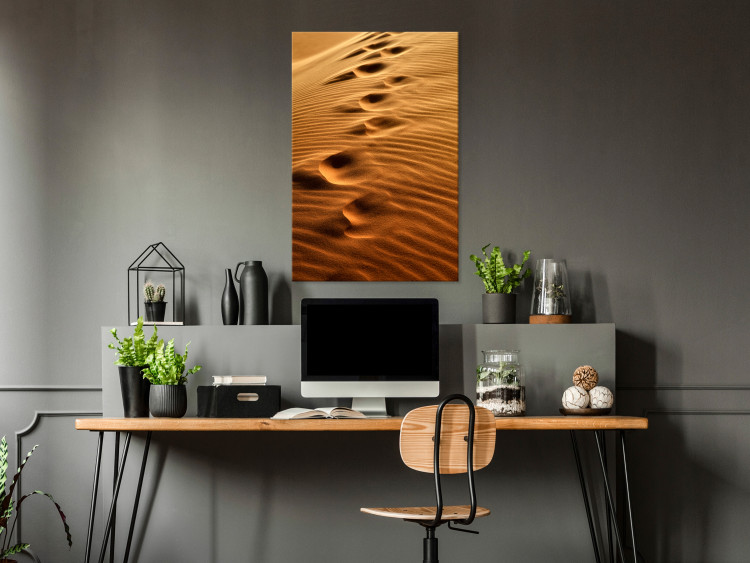Canvas Road traveled - landscape with footprints in the desert sand 116476 additionalImage 3