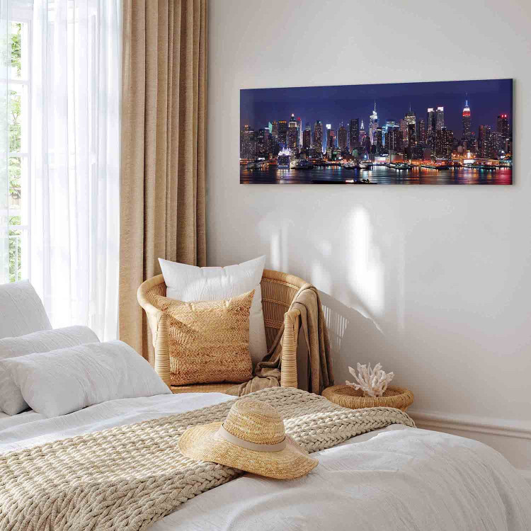 Canvas Art Print Nightlife (1-piece) - New York City skyline and skyscrapers over calm water 149076 additionalImage 4