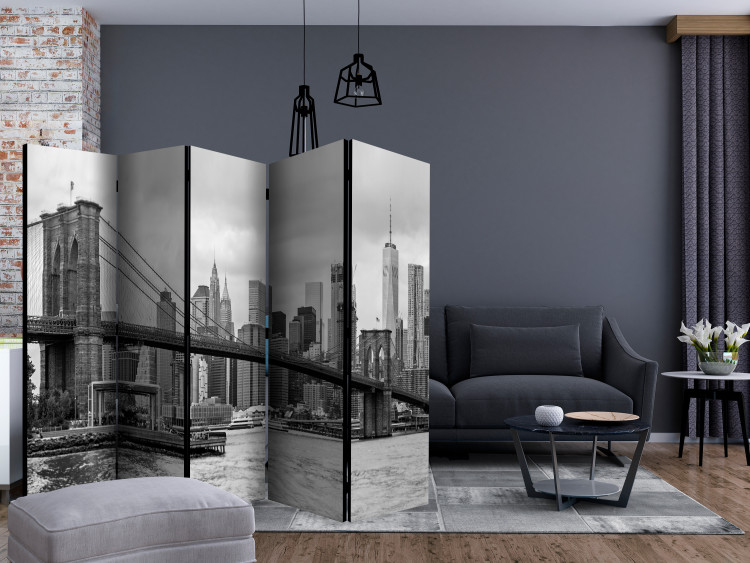 Folding Screen Road to Manhattan (Black and White) II (5-piece) - architecture 132607 additionalImage 4