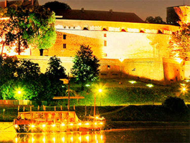 Canvas Print Cracow - Wawel by night 50547 additionalImage 2