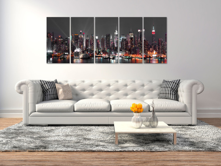 Canvas Art Print New York: Insomnia (5-piece) - City Immersed in Nightly Silence 98218 additionalImage 3