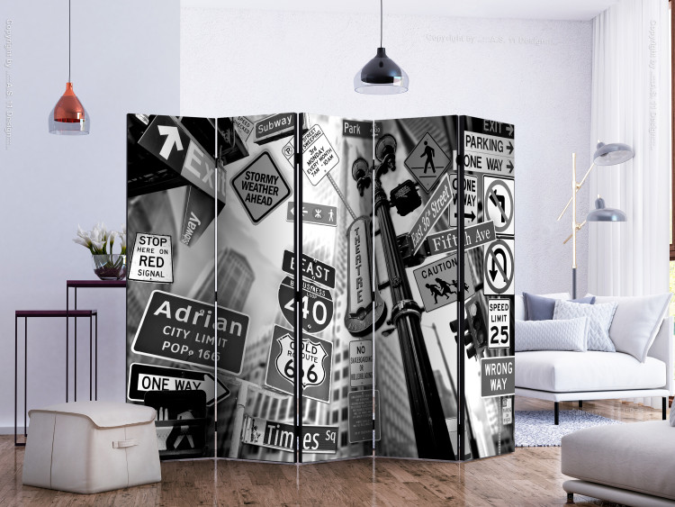 Room Divider Roads to Manhattan II (5-piece) - road signs in black and white 124238 additionalImage 2