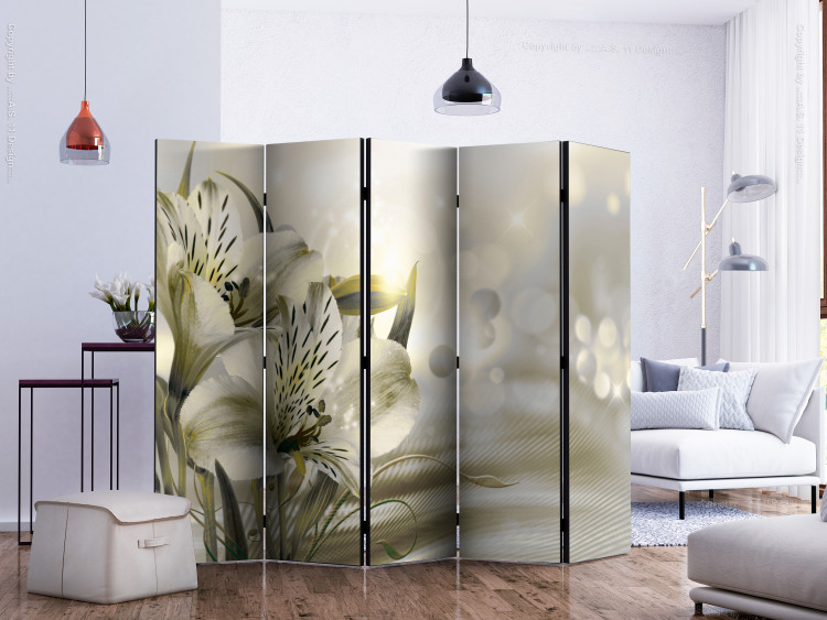 Folding Screen Green Dawn II (5-piece) - simple composition in lily flowers 132988 additionalImage 2