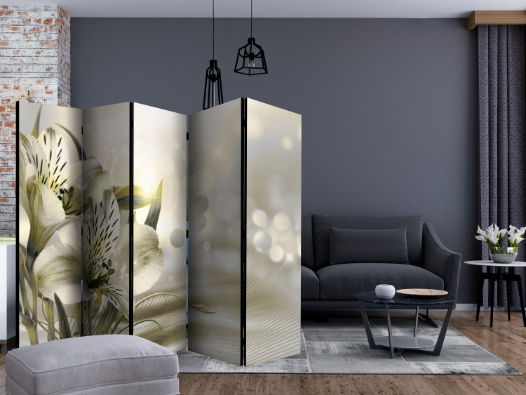 Folding Screen Green Dawn II (5-piece) - simple composition in lily flowers 132988 additionalImage 4