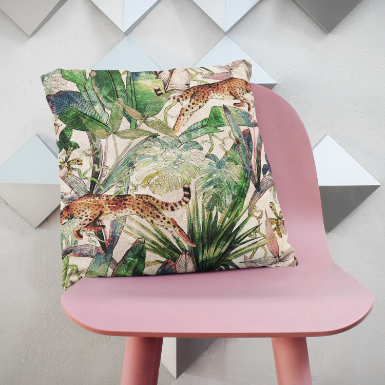 Decorative Microfiber Pillow Savannah parchment - tropical vegetation, cheetahs on beige background cushions 146898 additionalImage 3