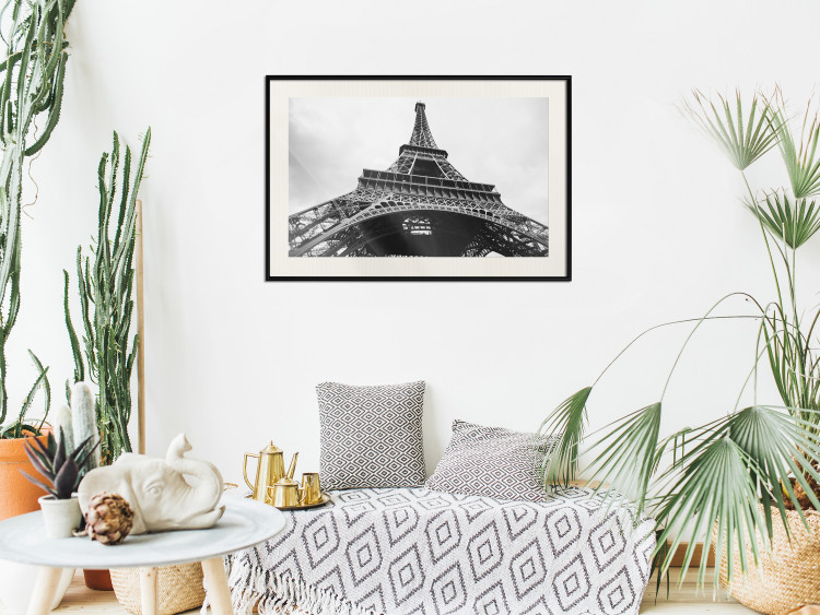 Poster Parisian giant - black and white shot of the Eiffel Tower from a frog's perspective 114919 additionalImage 22