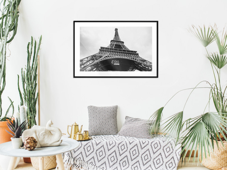 Poster Parisian giant - black and white shot of the Eiffel Tower from a frog's perspective 114919 additionalImage 12