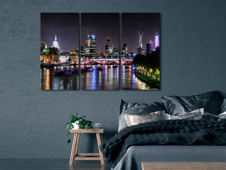 Canvas Art Print Triptych on the river in London - photo of the night city with bridge 123649 additionalImage 3