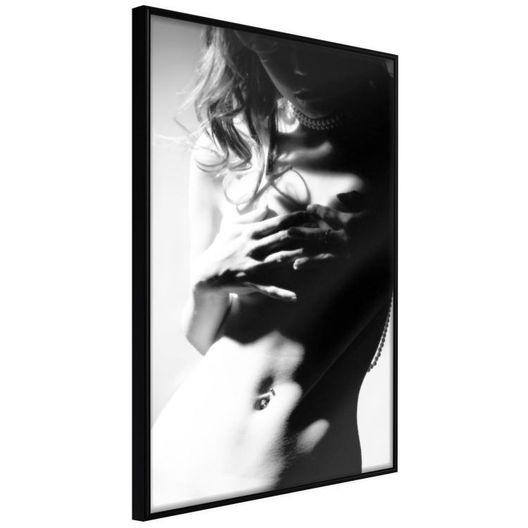 Poster Perfect Waist - black and white composition with a sensual female figure 114579 additionalImage 10