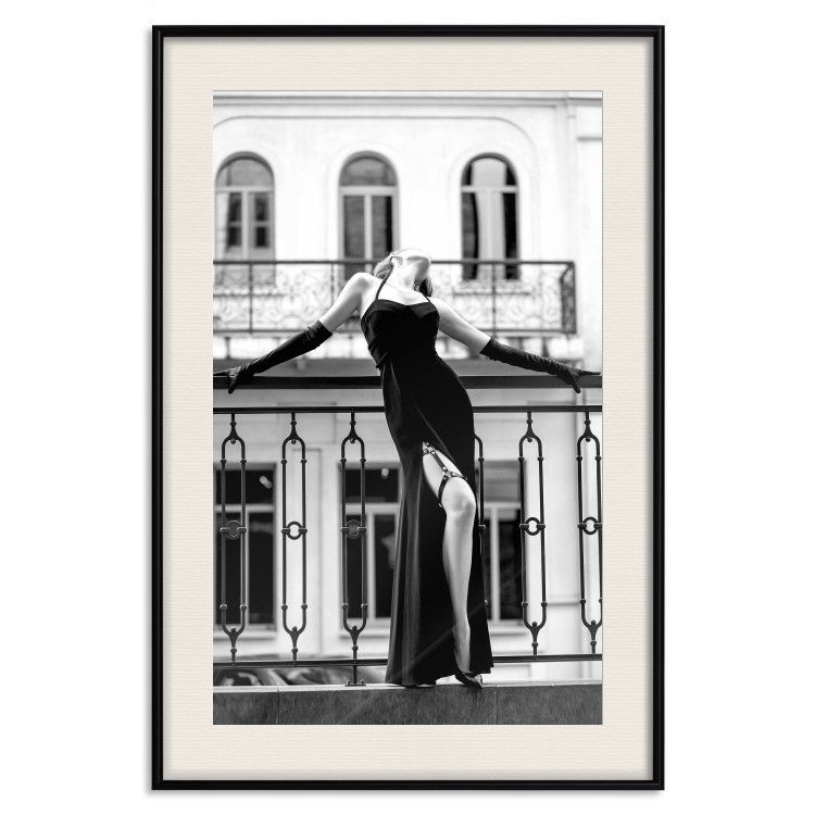 Poster Dance in Paris - black and white photograph of a woman against architectural backdrop 132289 additionalImage 19