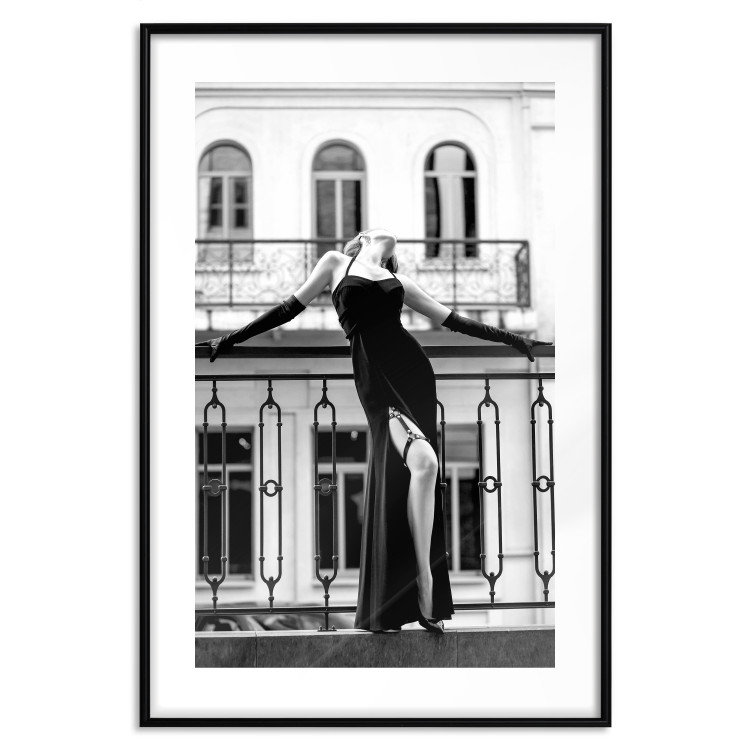 Poster Dance in Paris - black and white photograph of a woman against architectural backdrop 132289 additionalImage 15