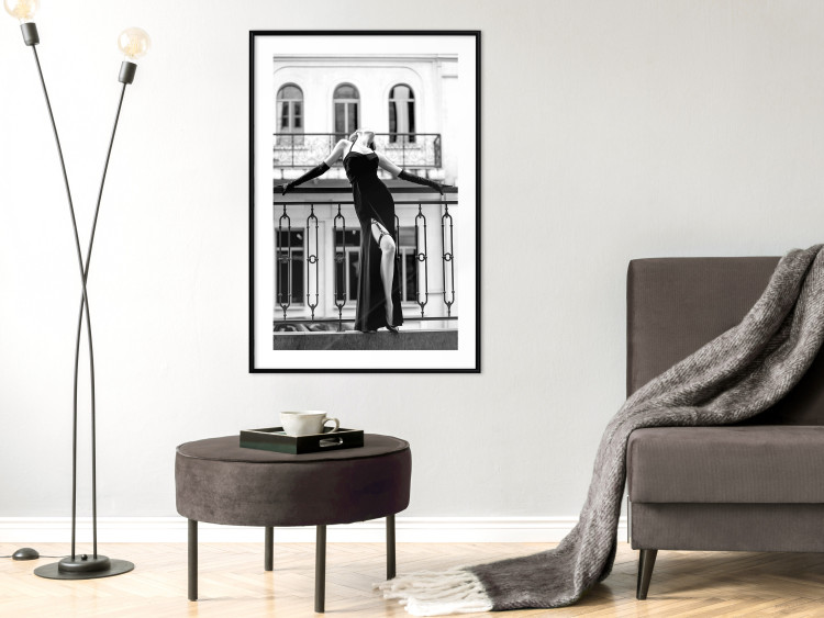 Poster Dance in Paris - black and white photograph of a woman against architectural backdrop 132289 additionalImage 23