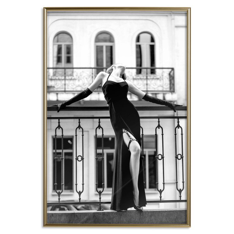 Poster Dance in Paris - black and white photograph of a woman against architectural backdrop 132289 additionalImage 17