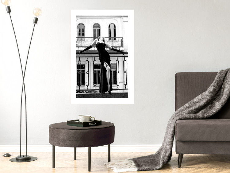 Poster Dance in Paris - black and white photograph of a woman against architectural backdrop 132289 additionalImage 5