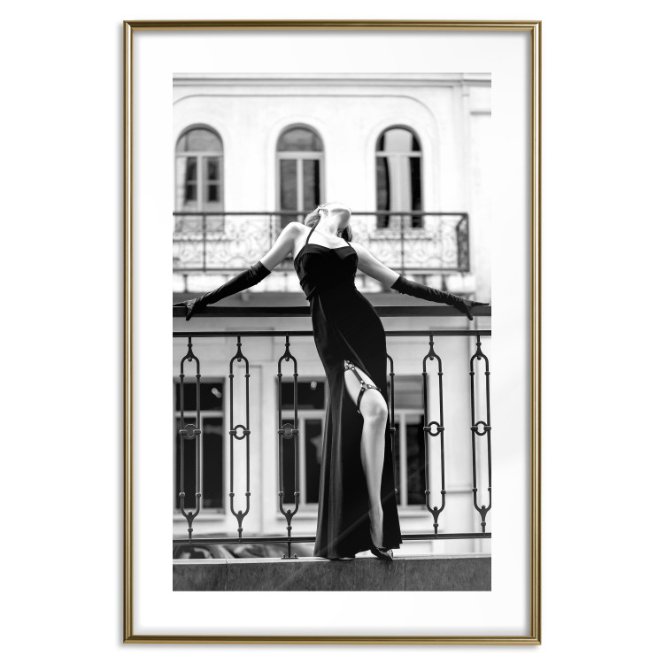 Poster Dance in Paris - black and white photograph of a woman against architectural backdrop 132289 additionalImage 16