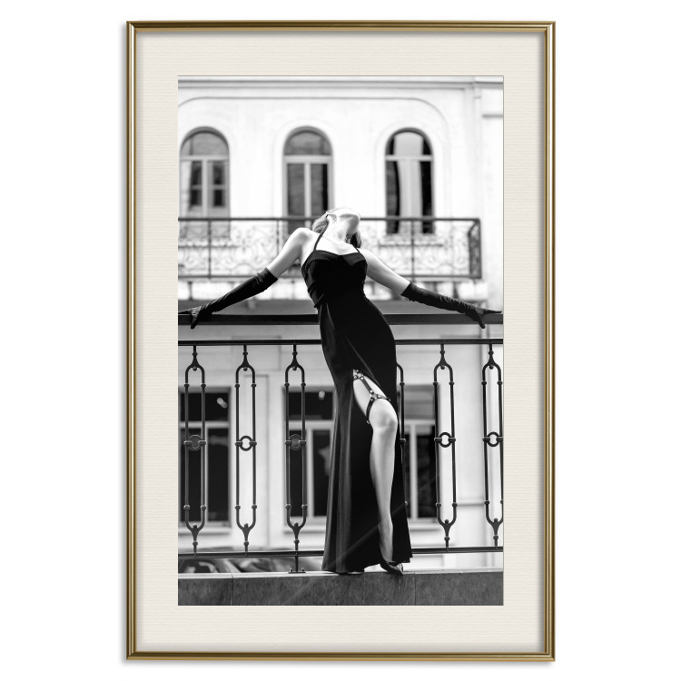 Poster Dance in Paris - black and white photograph of a woman against architectural backdrop 132289 additionalImage 20